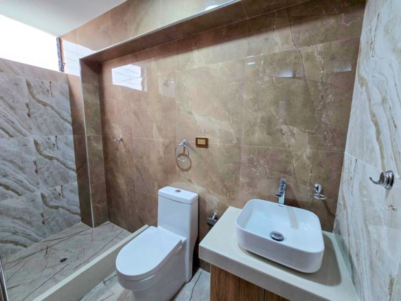 Departamento en Alquiler en Av. La Cantuta, Cajamarca. 3 dormitorios, 110 m² y balcón con vista. Ideal para familias o profesionales.