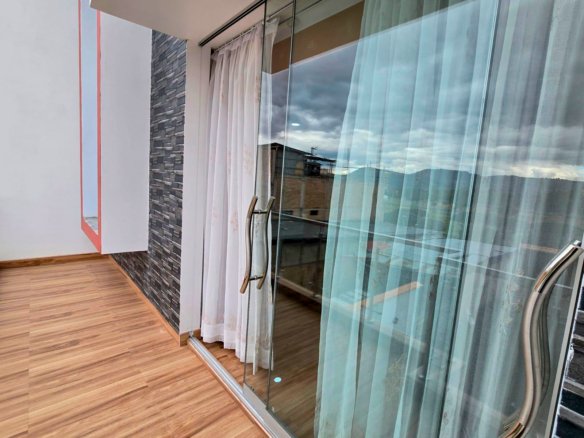 Departamento en Alquiler en Av. La Cantuta, Cajamarca. 3 dormitorios, 110 m² y balcón con vista. Ideal para familias o profesionales.