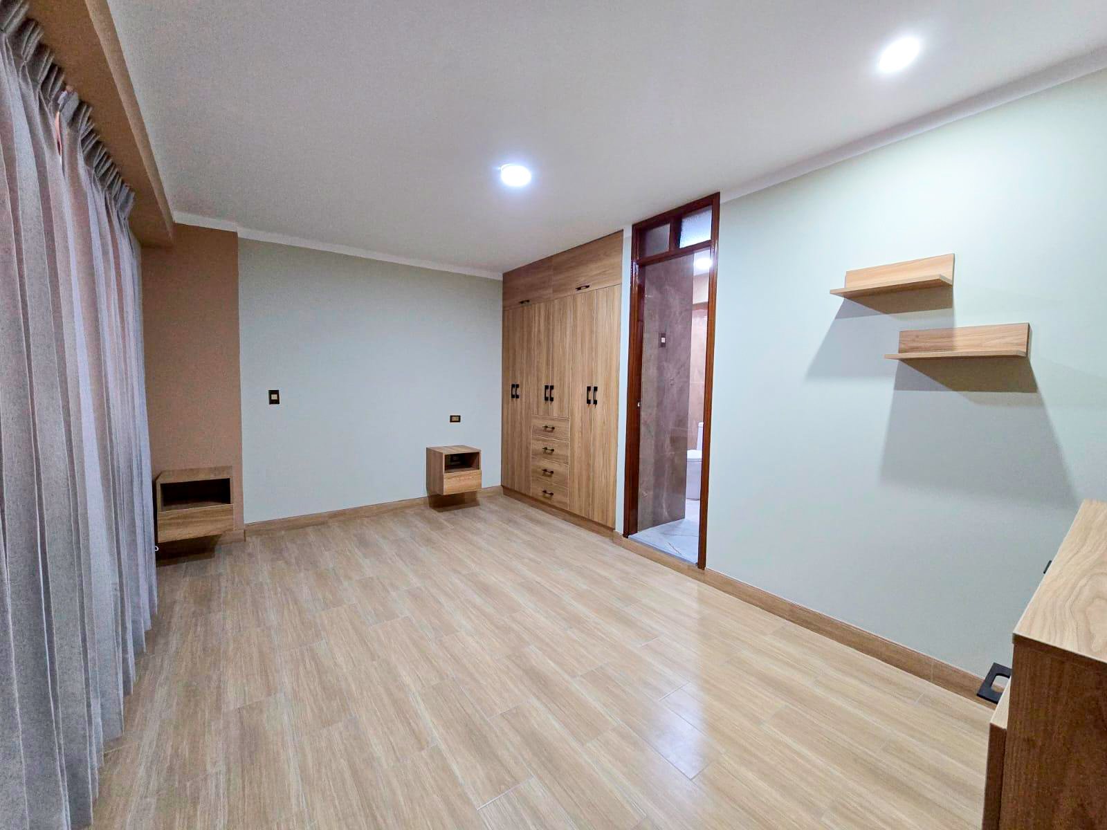Departamento en Alquiler en Av. La Cantuta, Cajamarca. 3 dormitorios, 110 m² y balcón con vista. Ideal para familias o profesionales.