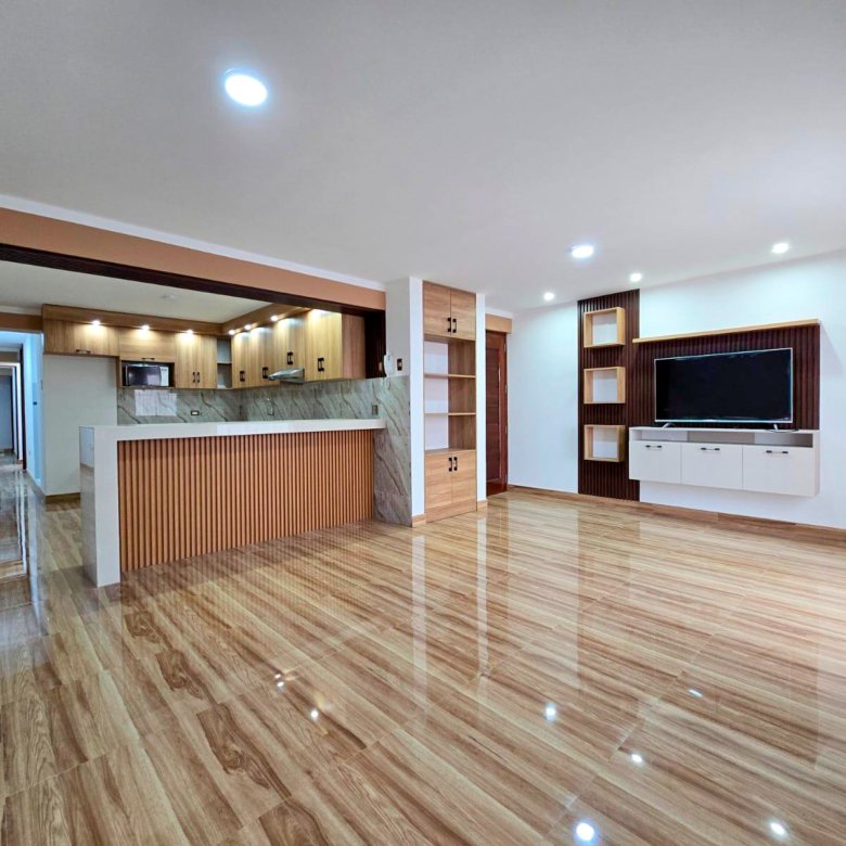 Departamento en Alquiler en Av. La Cantuta, Cajamarca. 3 dormitorios, 110 m² y balcón con vista. Ideal para familias o profesionales.