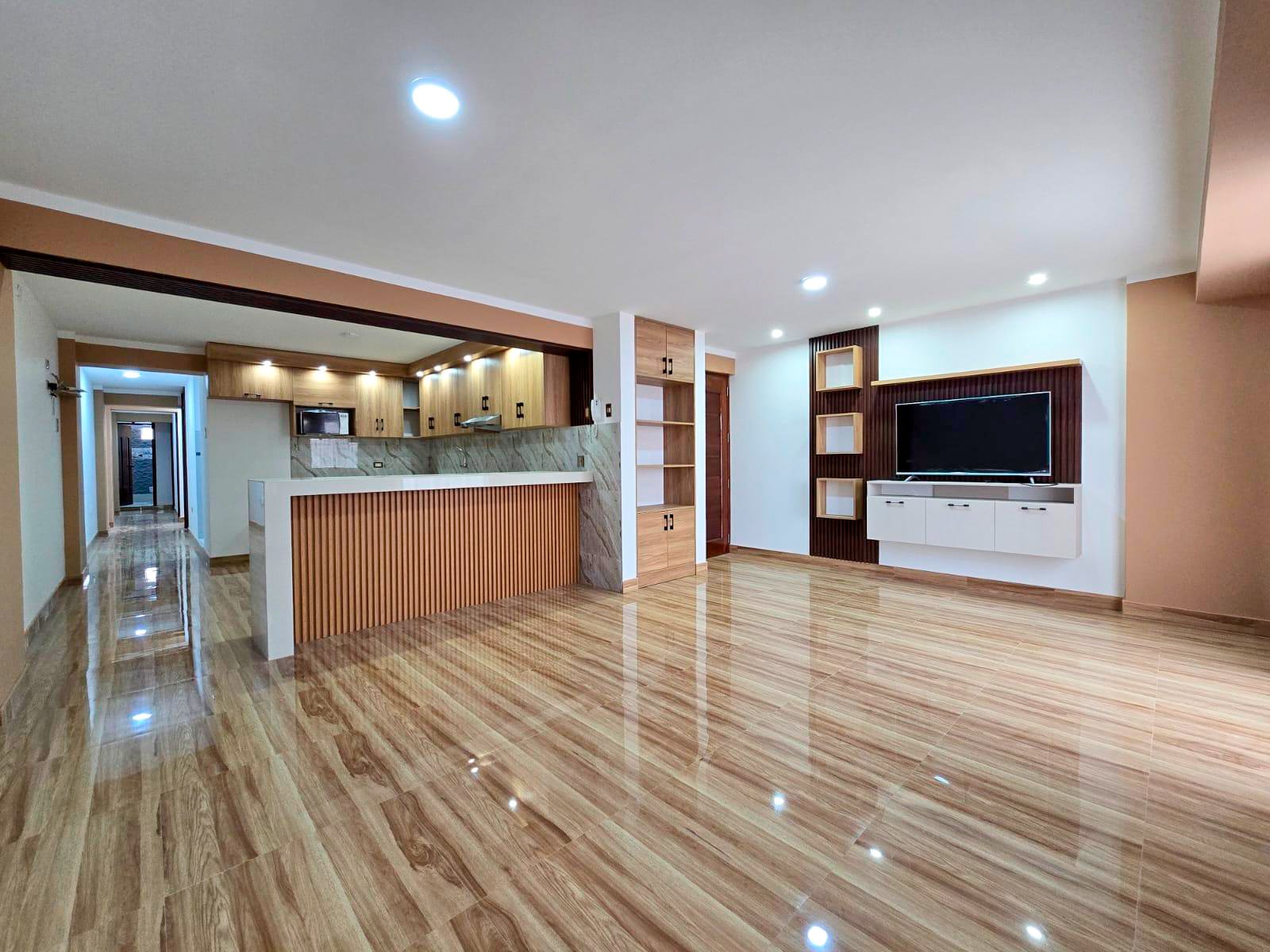 Departamento en Alquiler en Av. La Cantuta, Cajamarca. 3 dormitorios, 110 m² y balcón con vista. Ideal para familias o profesionales.