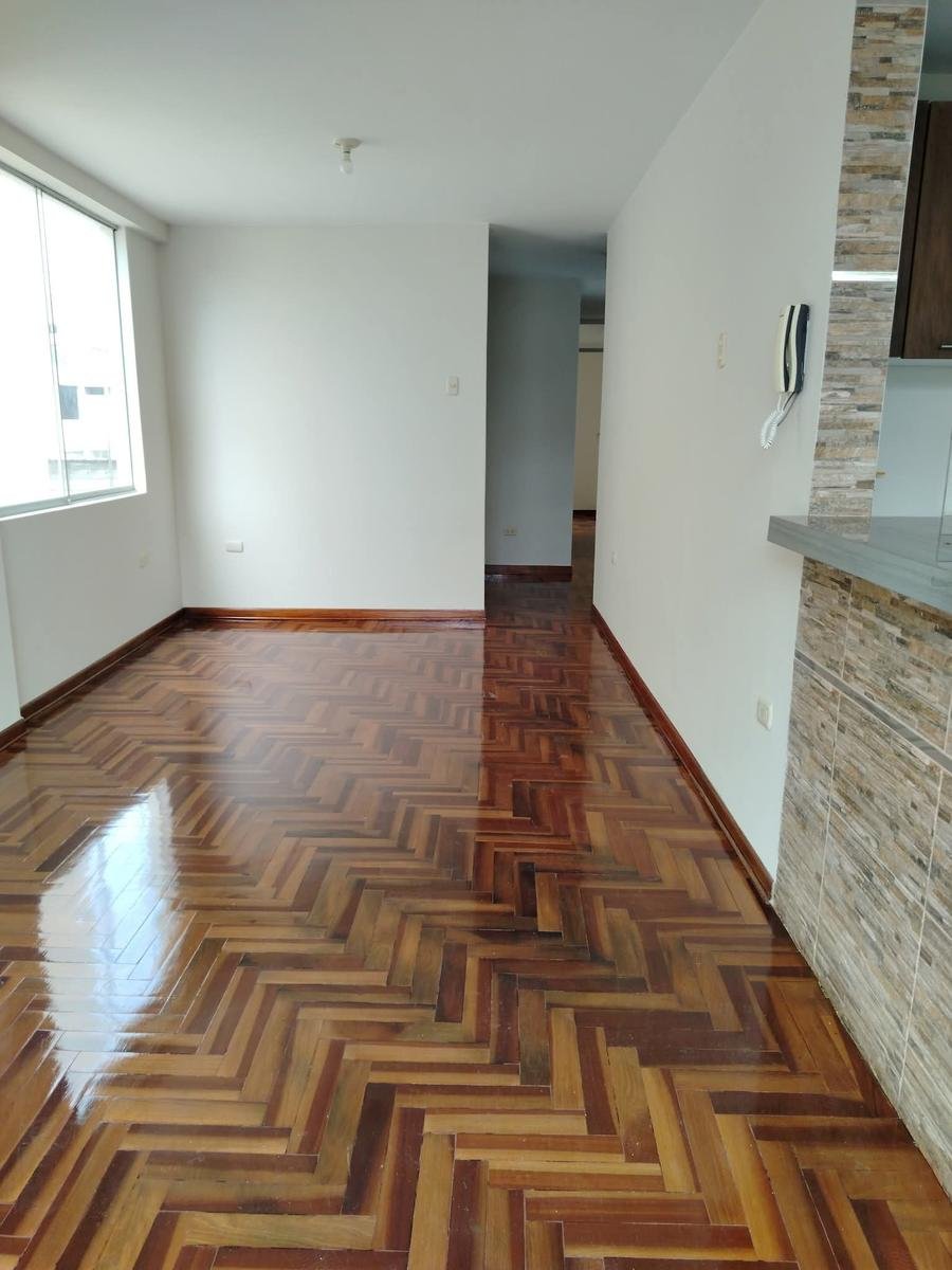 Departamento en venta reformado en Trujillo, a solo una cuadra del Óvalo Papal. 3 dormitorios, 2 baños. ¡Listo para habitar e invertir!