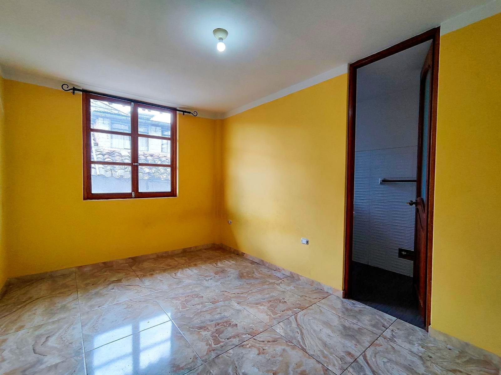 Alquiler de Departamento en Cajamarca Centro | 2 Dormitorios Alquiler de departamento de 2 dormitorios en el centro de Cajamarca. Excelente ubicación, cerca de la Plaza de Armas. ¡Vive cómodo y conectado!