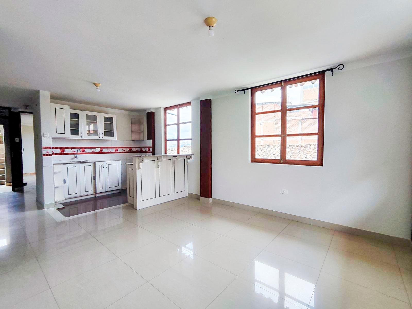 Alquiler de departamento de 2 dormitorios en el centro de Cajamarca. Excelente ubicación, cerca de la Plaza de Armas. ¡Vive cómodo y conectado!