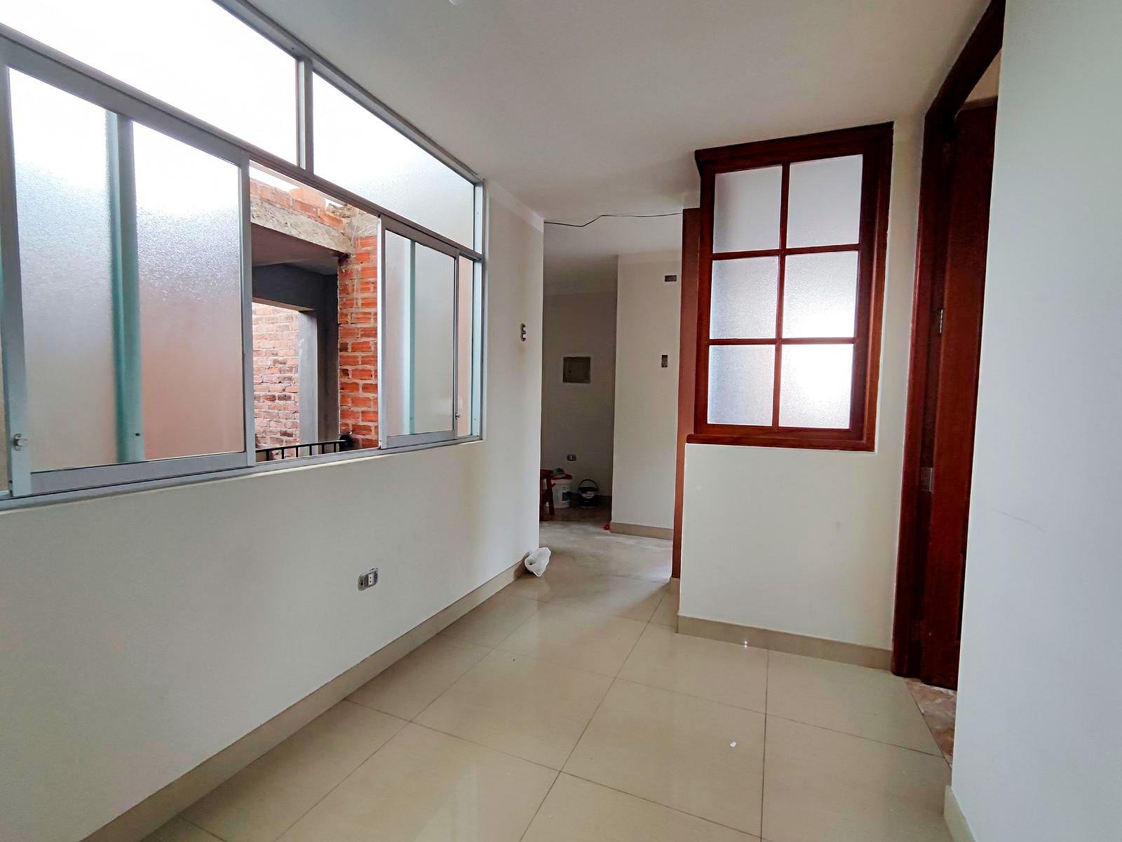 Alquiler de Departamento en Cajamarca Centro | 2 Dormitorios Alquiler de departamento de 2 dormitorios en el centro de Cajamarca. Excelente ubicación, cerca de la Plaza de Armas. ¡Vive cómodo y conectado!