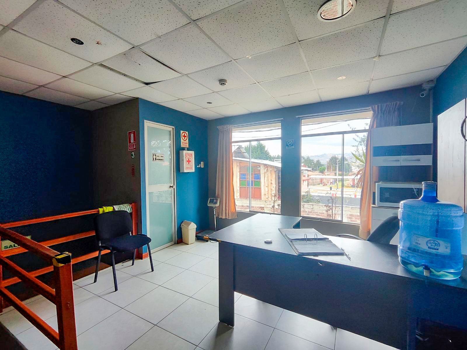 Local Comercial en Venta en Cajamarca | 443 m² Invierte en un local comercial en venta moderno en Av. Hoyos Rubio, Cajamarca. 443 m², 2 niveles, alta visibilidad y potencial comercial.