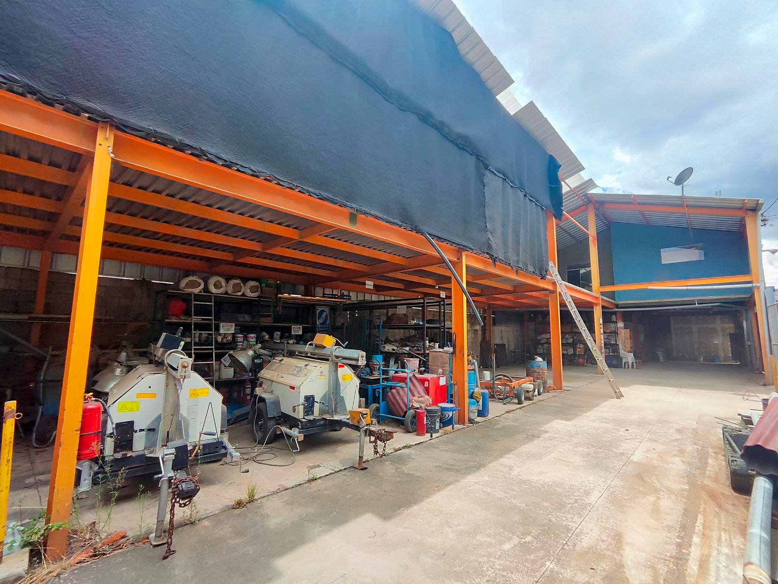 Local Comercial en Venta en Cajamarca | 443 m² Invierte en un local comercial en venta moderno en Av. Hoyos Rubio, Cajamarca. 443 m², 2 niveles, alta visibilidad y potencial comercial.