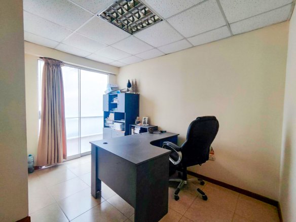 Invierte en un local comercial en venta moderno en Av. Hoyos Rubio, Cajamarca. 443 m², 2 niveles, alta visibilidad y potencial comercial.