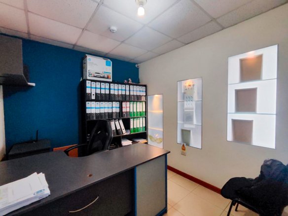 Invierte en un local comercial en venta moderno en Av. Hoyos Rubio, Cajamarca. 443 m², 2 niveles, alta visibilidad y potencial comercial.