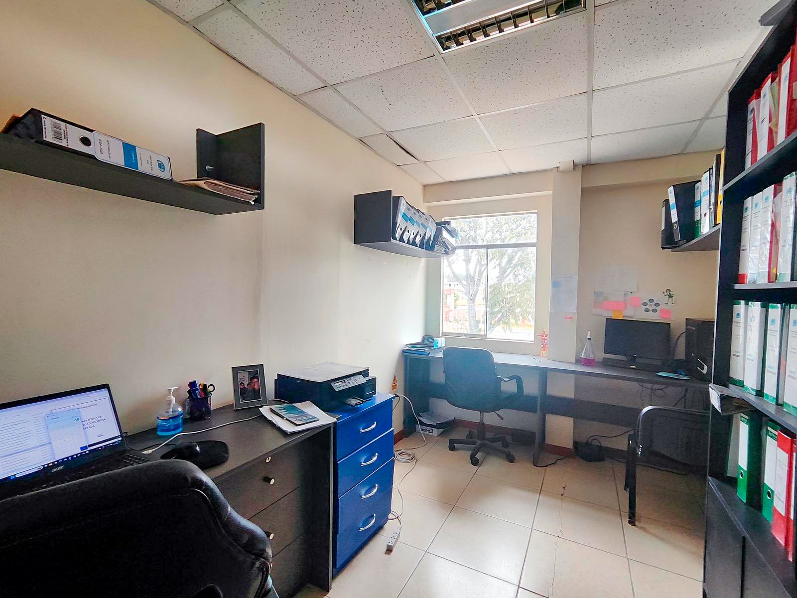 Local Comercial en Venta en Cajamarca | 443 m² Invierte en un local comercial en venta moderno en Av. Hoyos Rubio, Cajamarca. 443 m², 2 niveles, alta visibilidad y potencial comercial.