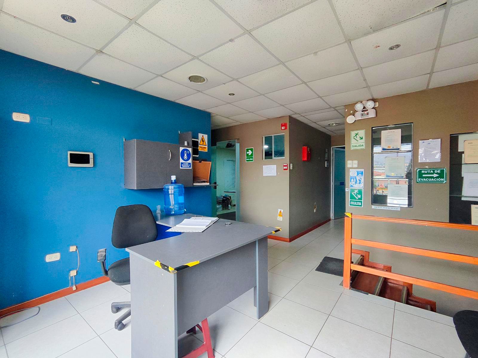 Local Comercial en Venta en Cajamarca | 443 m² Invierte en un local comercial en venta moderno en Av. Hoyos Rubio, Cajamarca. 443 m², 2 niveles, alta visibilidad y potencial comercial.