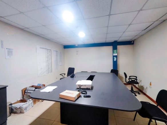 Invierte en un local comercial en venta moderno en Av. Hoyos Rubio, Cajamarca. 443 m², 2 niveles, alta visibilidad y potencial comercial.