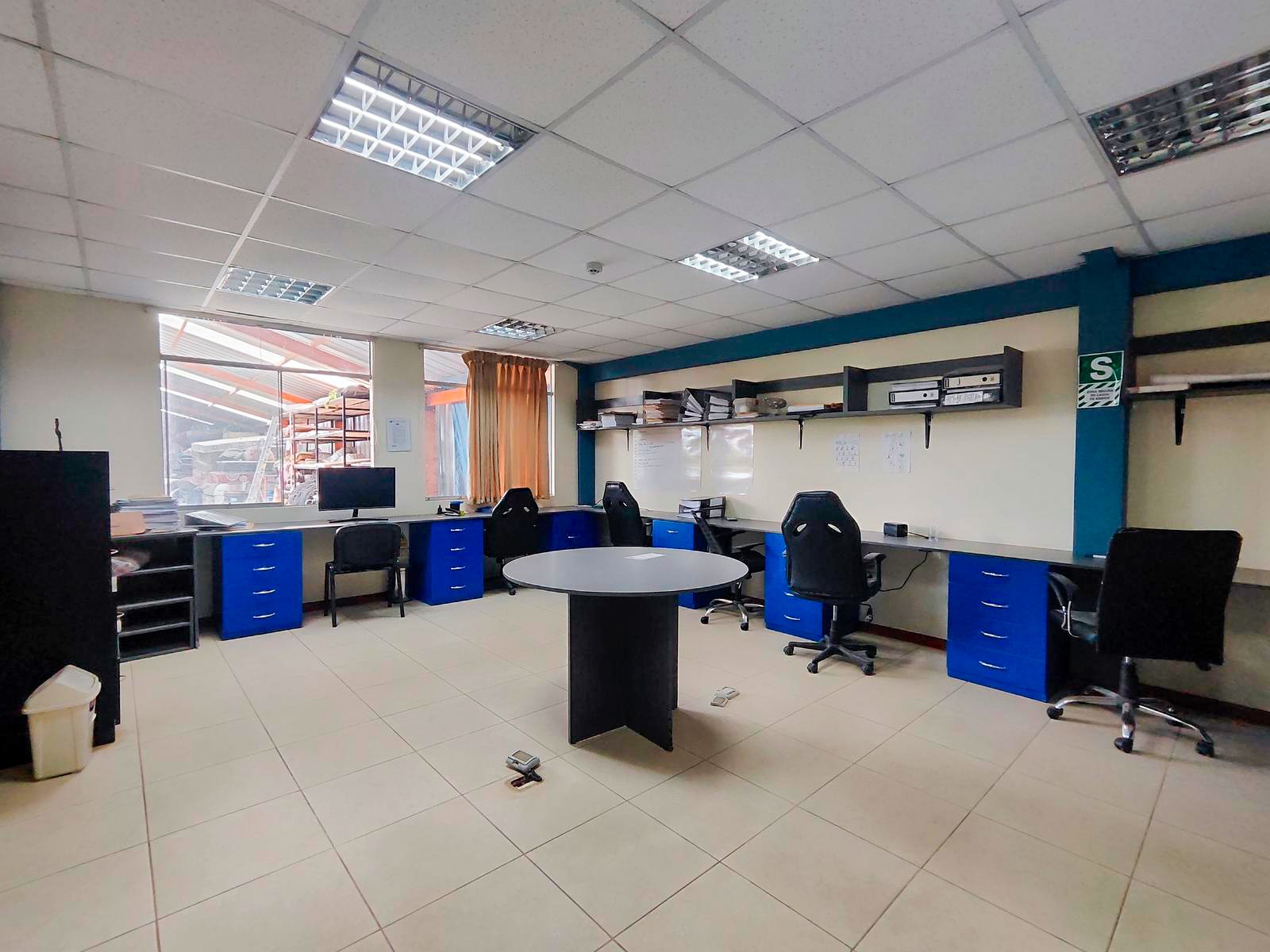 Local Comercial en Venta en Cajamarca | 443 m² Invierte en un local comercial en venta moderno en Av. Hoyos Rubio, Cajamarca. 443 m², 2 niveles, alta visibilidad y potencial comercial.